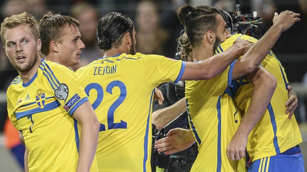 Sverige vinner båda halvlekarna mot Liechtenstein